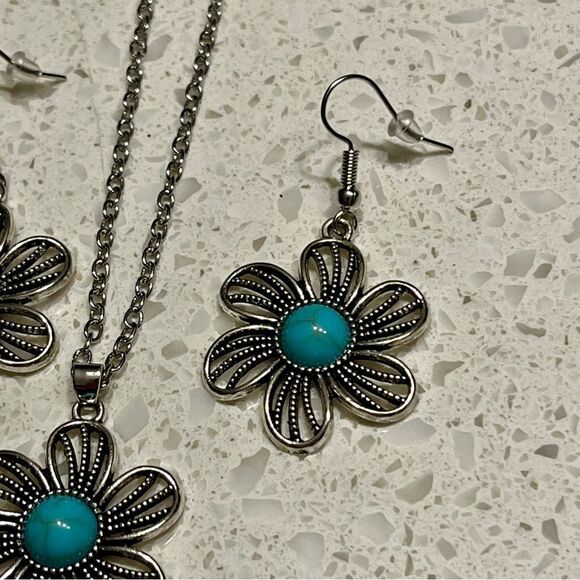 Faux Turquoise Floral Earrings & Necklace Set in vintage bohemian style - Picture 7 of 13
